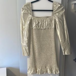 Aritzia Metallic mini Dress. Full sleeeves. Excellent condition